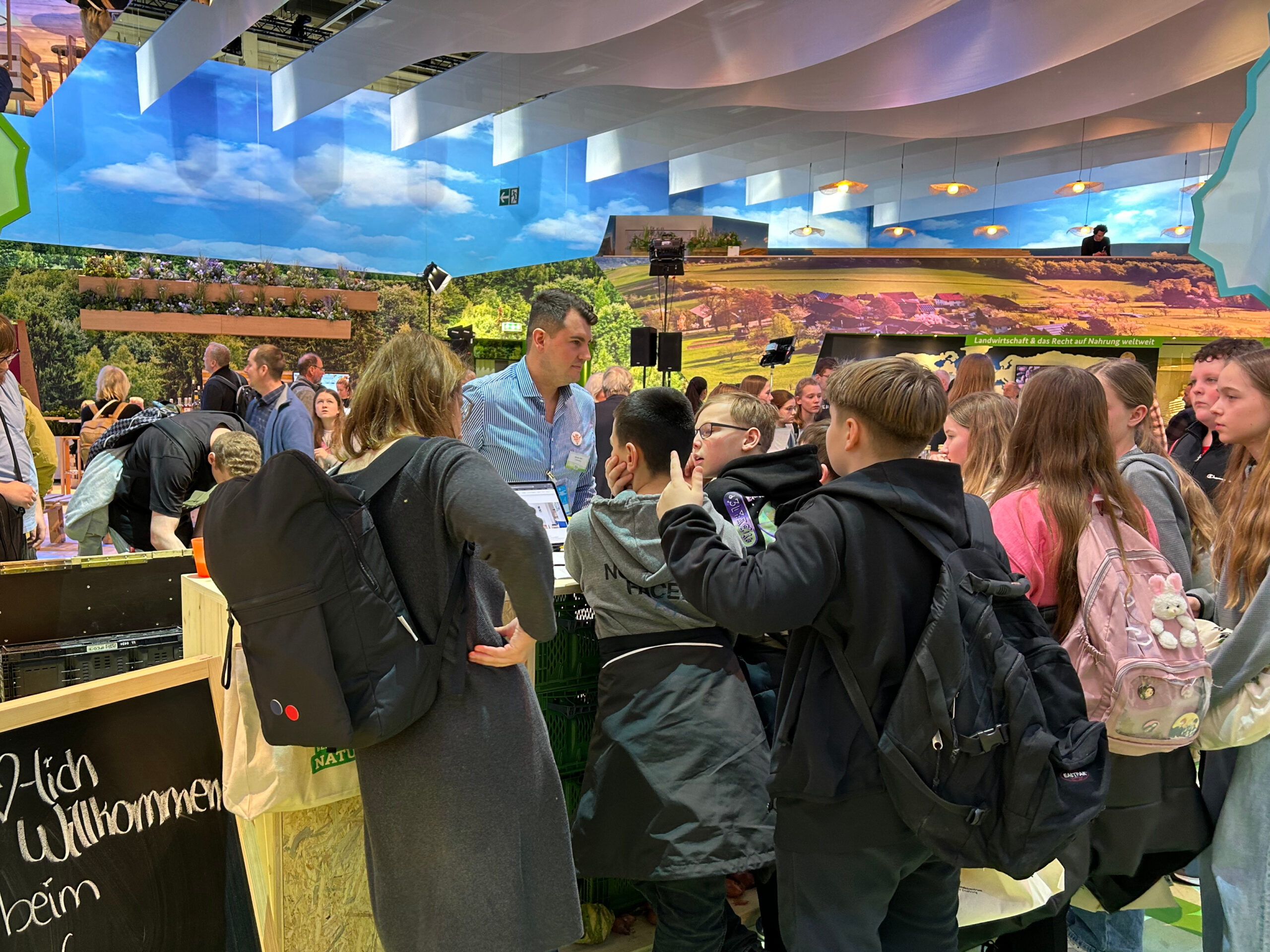 Projektbild_GrüneWoche_BMLEH-Halle (4)_slider